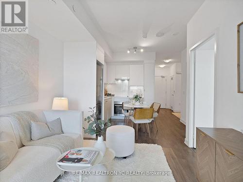 2902 - 99 Broadway Avenue, Toronto, ON - Indoor Photo Showing Living Room