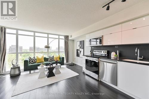 655 - 151 Dan Leckie Way, Toronto, ON - Indoor Photo Showing Kitchen