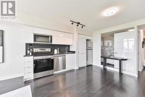 655 - 151 Dan Leckie Way, Toronto, ON - Indoor Photo Showing Kitchen