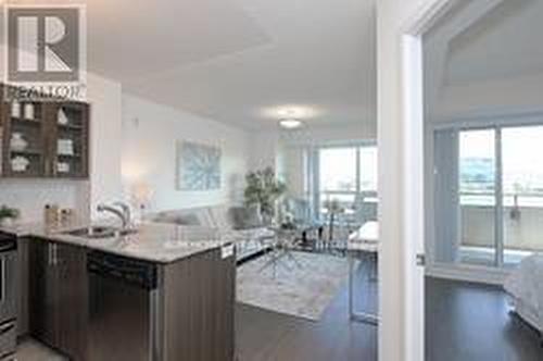 415 - 75 Norman Bethune Avenue, Richmond Hill, ON - Indoor Photo Showing Kitchen With Double Sink With Upgraded Kitchen