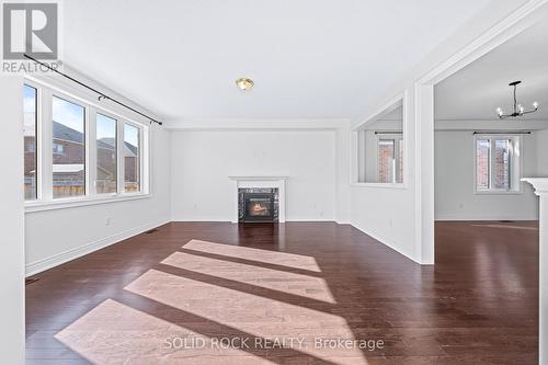 122 Mcdonnell Crescent, Bradford West Gwillimbury, ON - Indoor Photo Showing Living Room With Fireplace