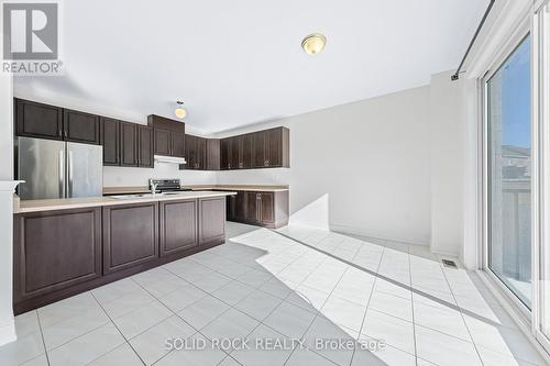 122 Mcdonnell Crescent, Bradford West Gwillimbury, ON - Indoor Photo Showing Kitchen