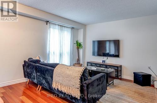 42 Lund Street, Richmond Hill, ON - Indoor