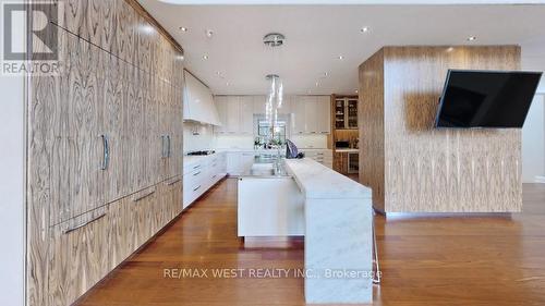 32 Daleview Court, Vaughan, ON - Indoor Photo Showing Kitchen