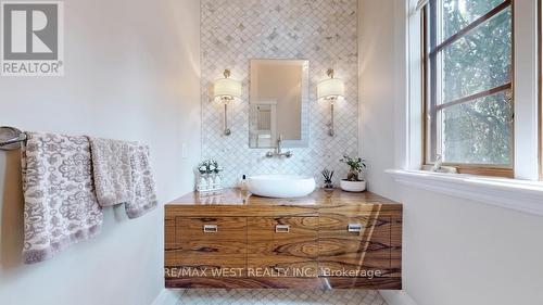 32 Daleview Court, Vaughan, ON - Indoor Photo Showing Bathroom