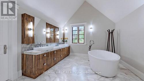 32 Daleview Court, Vaughan, ON - Indoor Photo Showing Bathroom