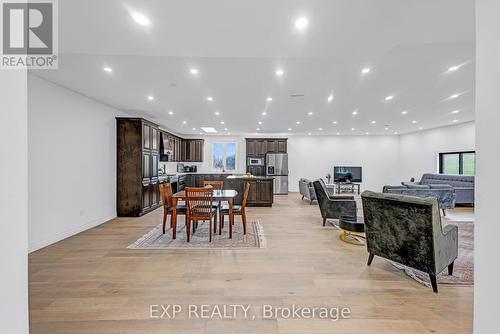 20817 Mccowan Road, East Gwillimbury, ON - Indoor Photo Showing Dining Room