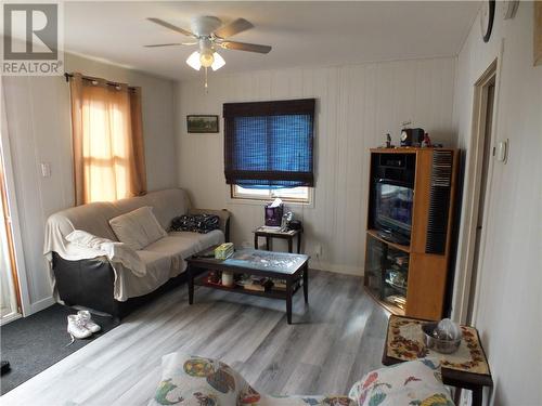 2 Mooney Street, Capreol, ON - Indoor Photo Showing Living Room