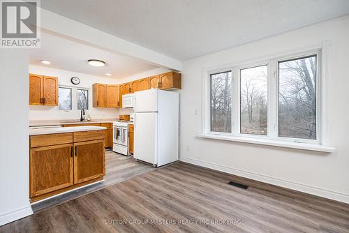 5972 First Lake Road, South Frontenac (Frontenac South), ON - Indoor Photo Showing Kitchen