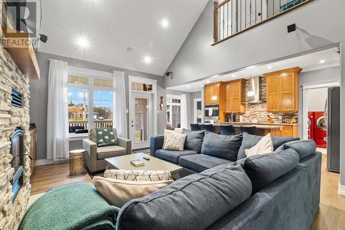 8 Nicholas Place, Paradise, NL - Indoor Photo Showing Living Room