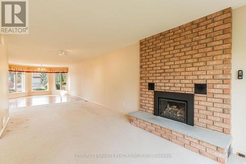 98 Navigators Trail, Kawartha Lakes (Bobcaygeon), ON - Indoor Photo Showing Living Room With Fireplace