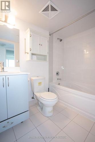 1905 - 5162 Yonge Street, Toronto, ON - Indoor Photo Showing Bathroom