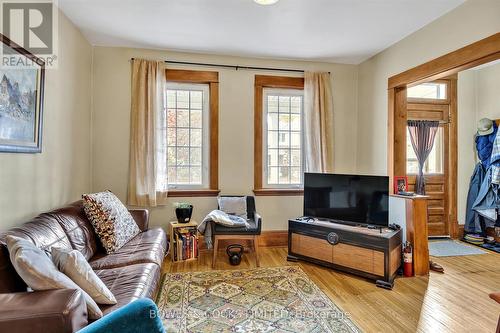 633 Downie Street, Peterborough (Downtown), ON - Indoor Photo Showing Living Room