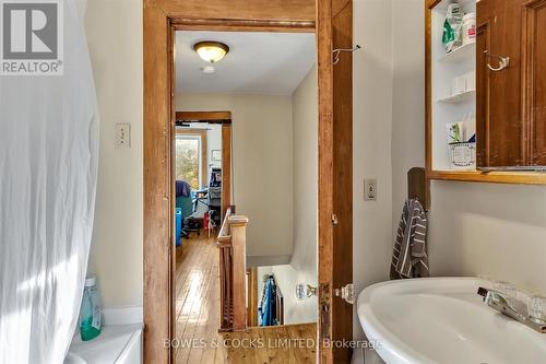 633 Downie Street, Peterborough (Downtown), ON - Indoor Photo Showing Bathroom