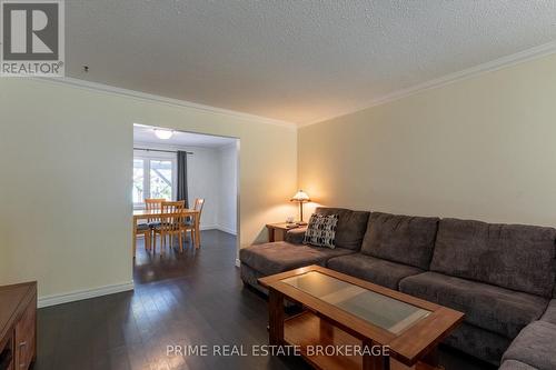 696 Barclay Place, London, ON - Indoor Photo Showing Living Room