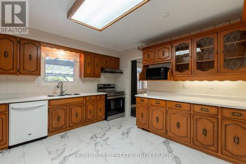 696 Barclay Place, London, ON - Indoor Photo Showing Kitchen With Double Sink