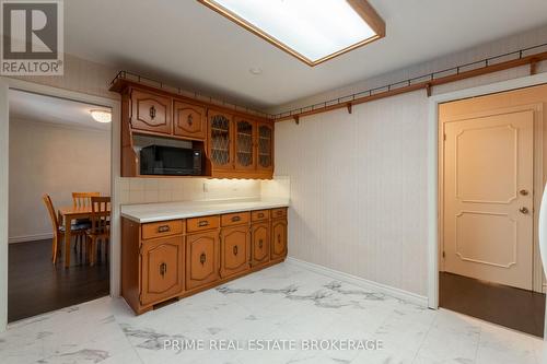 696 Barclay Place, London, ON - Indoor Photo Showing Kitchen