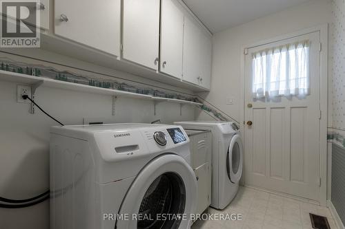 696 Barclay Place, London, ON - Indoor Photo Showing Laundry Room