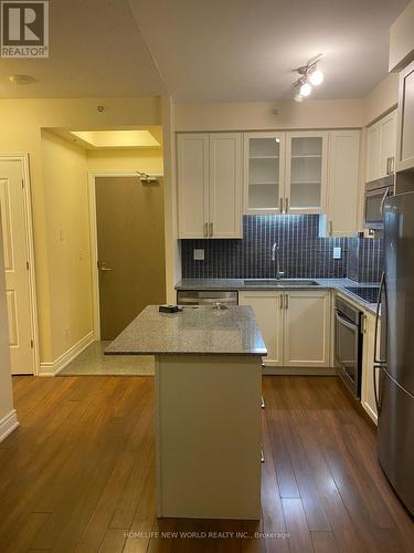 603B - 9090 Yonge Street, Richmond Hill, ON - Indoor Photo Showing Kitchen