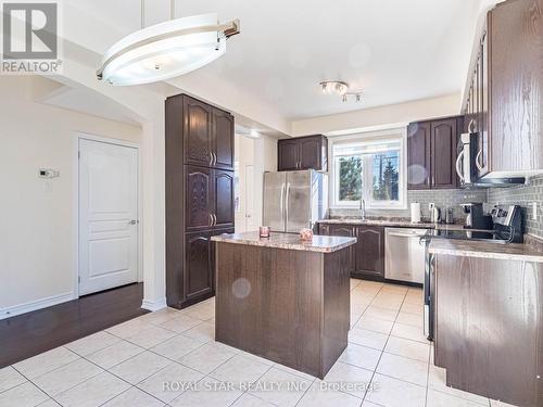 2 Lourakis Street, Richmond Hill, ON - Indoor Photo Showing Kitchen