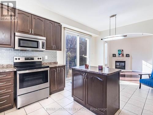 2 Lourakis Street, Richmond Hill, ON - Indoor Photo Showing Kitchen