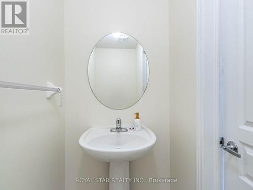 2 Lourakis Street, Richmond Hill, ON - Indoor Photo Showing Bathroom