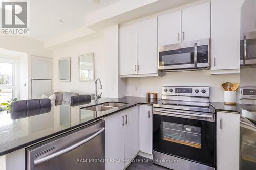 119 - 128 Grovewood Common, Oakville, ON - Indoor Photo Showing Kitchen With Double Sink