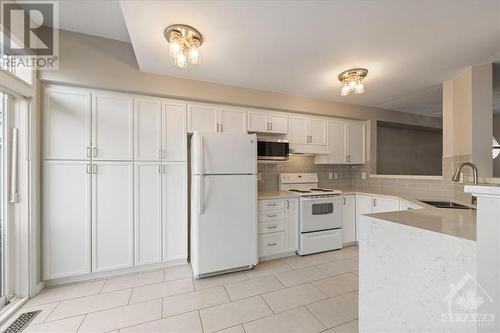 235 Rolling Meadow Crescent, Ottawa, ON - Indoor Photo Showing Kitchen