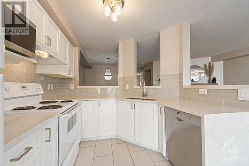 235 Rolling Meadow Crescent, Ottawa, ON - Indoor Photo Showing Kitchen