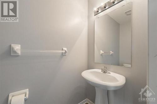 235 Rolling Meadow Crescent, Ottawa, ON - Indoor Photo Showing Bathroom