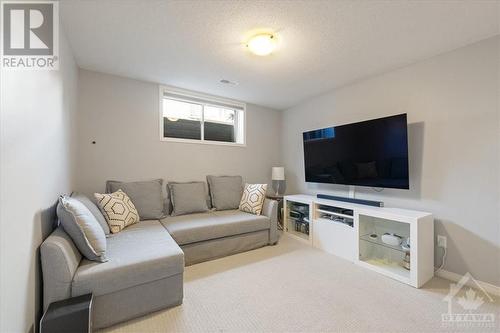 235 Rolling Meadow Crescent, Ottawa, ON - Indoor Photo Showing Living Room