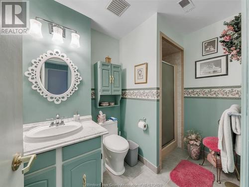 1219 Nottingham, Kingsville, ON - Indoor Photo Showing Bathroom