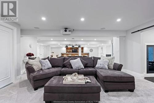 490 Allison Crescent, Tecumseh, ON - Indoor Photo Showing Living Room