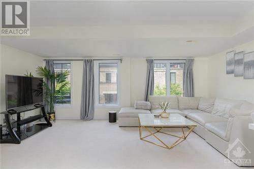 110 Lindenshade Drive Unit#B, Ottawa, ON - Indoor Photo Showing Living Room