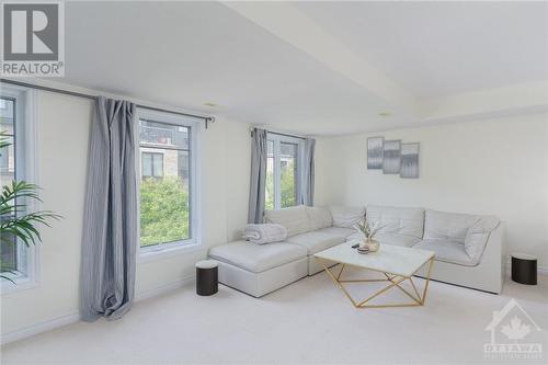 110 Lindenshade Drive Unit#B, Ottawa, ON - Indoor Photo Showing Living Room