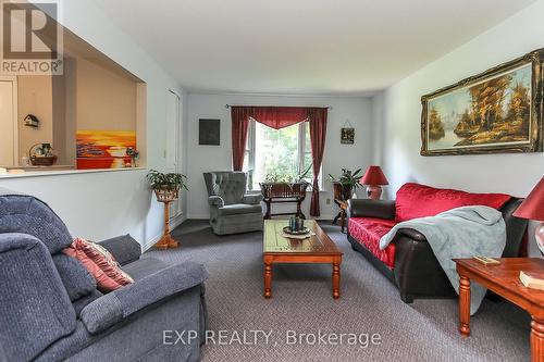 225 39Th Street, Wasaga Beach, ON - Indoor Photo Showing Living Room