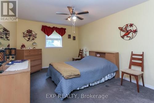 225 39Th Street, Wasaga Beach, ON - Indoor Photo Showing Bedroom