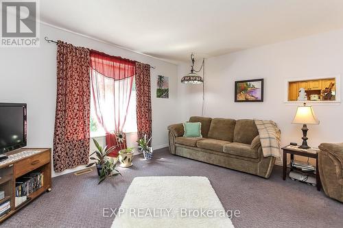 225 39Th Street, Wasaga Beach, ON - Indoor Photo Showing Living Room