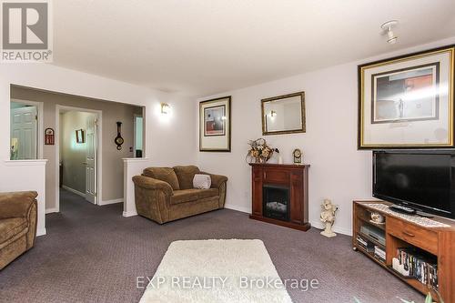 225 39Th Street, Wasaga Beach, ON - Indoor Photo Showing Living Room