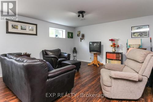 225 39Th Street, Wasaga Beach, ON - Indoor Photo Showing Living Room