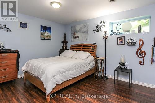 225 39Th Street, Wasaga Beach, ON - Indoor Photo Showing Bedroom