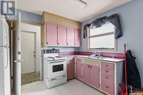 1017 7Th Street E, Saskatoon, SK - Indoor Photo Showing Kitchen With Double Sink