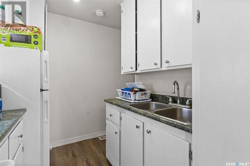 1017 7Th Street E, Saskatoon, SK - Indoor Photo Showing Kitchen With Double Sink