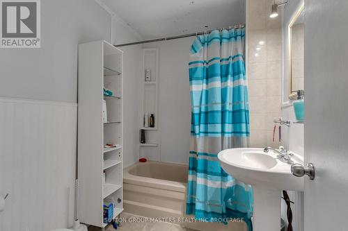 715 Brock Street, Kingston (Central City East), ON - Indoor Photo Showing Bathroom