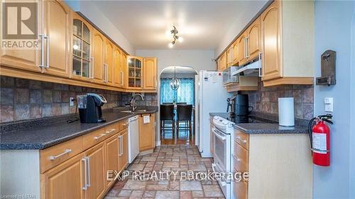 53 - 1460 Limberlost Road, London, ON - Indoor Photo Showing Kitchen