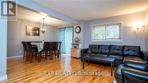 53 - 1460 Limberlost Road, London, ON - Indoor Photo Showing Living Room