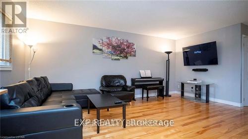 53 - 1460 Limberlost Road, London, ON - Indoor Photo Showing Living Room