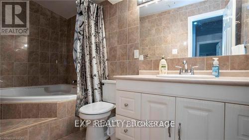 53 - 1460 Limberlost Road, London, ON - Indoor Photo Showing Bathroom