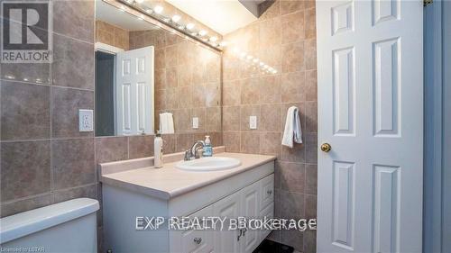 53 - 1460 Limberlost Road, London, ON - Indoor Photo Showing Bathroom