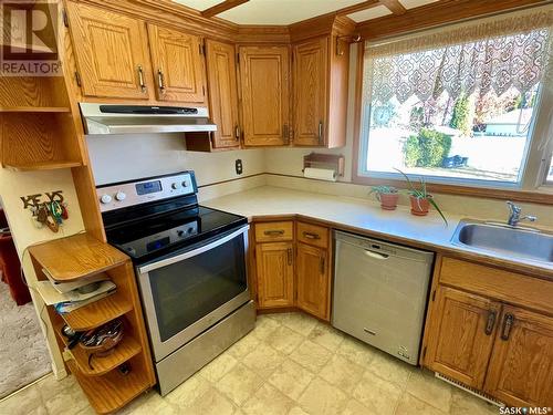 213 Wilson Crescent, Saskatoon, SK - Indoor Photo Showing Kitchen